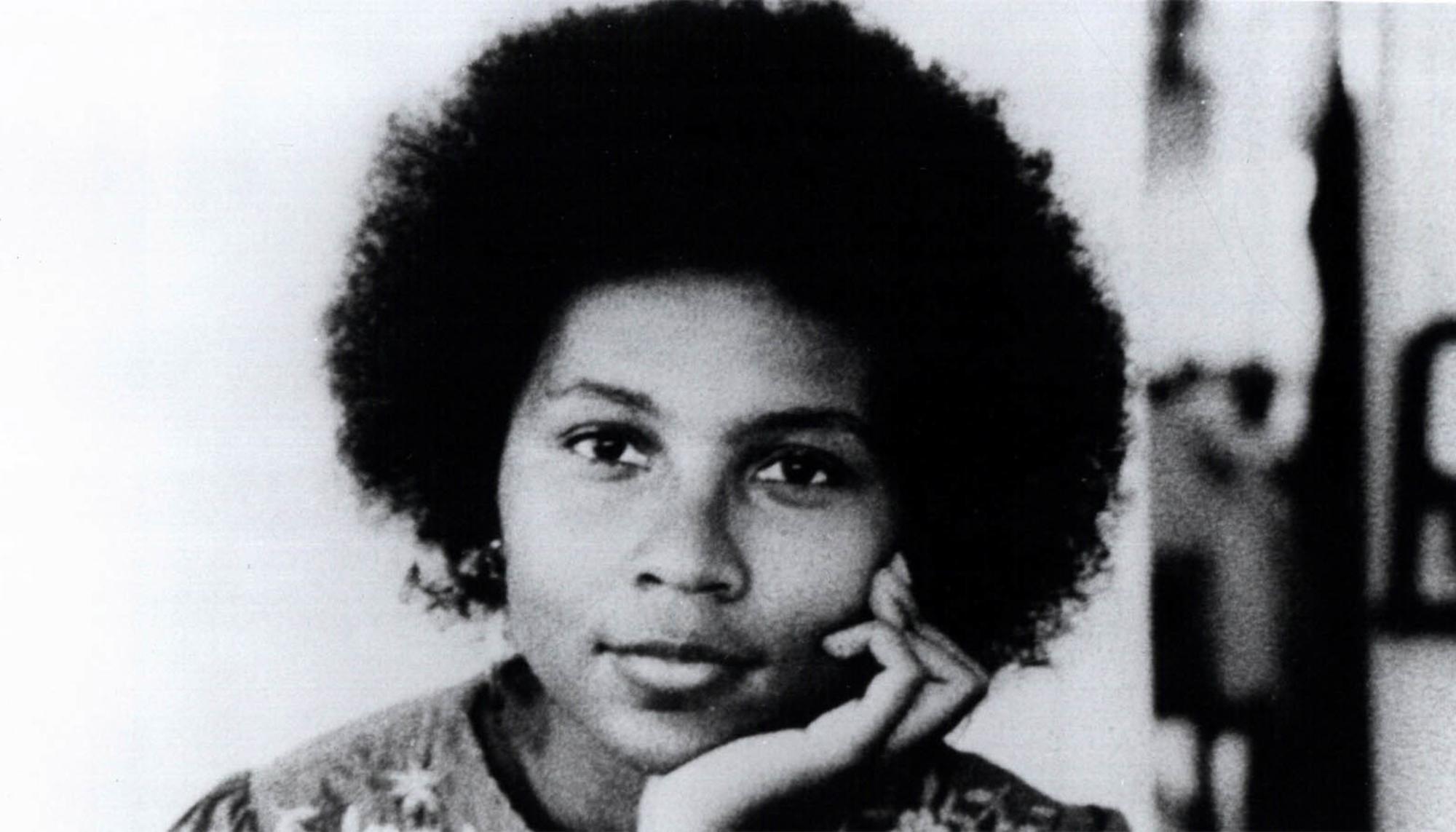 La investigadora bell hooks